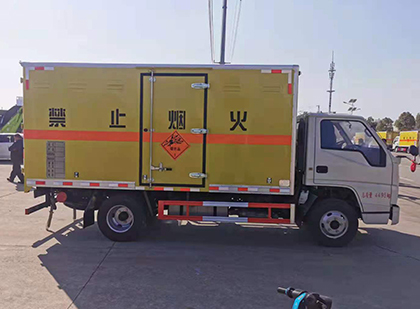 西山爆破器材运输车